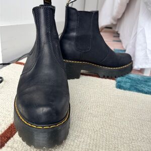 Doc Martens size 8 ROMETTY WYOMING LEATHER PLATFORM CHELSEA BOOTS